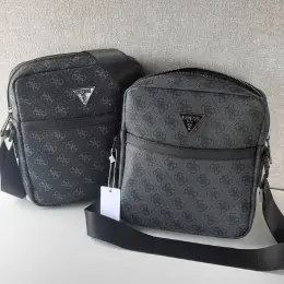 Сумка Guess унісекс з поліуретану