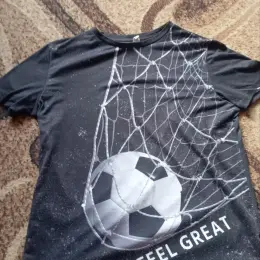 Футболка з принтом м'яча в сітці "FEEL GREAT"