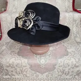 Жіночий фетровий капелюх