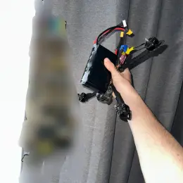 FPV дрон з акумулятором та пропелерами