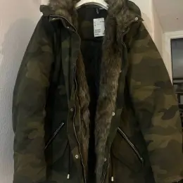 Парка H&M жіноча камуфляжна розмір S