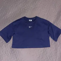 Укорочена футболка Nike жіноча