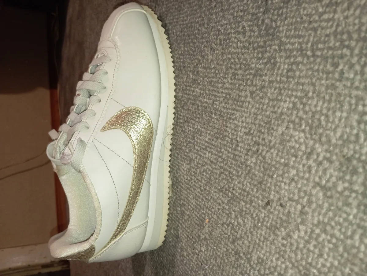нові кросівки жіночі Nike Cortez