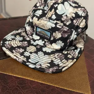 Кепка унісекс burton 5 panel з квітковим принтом