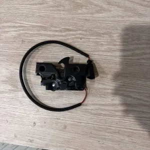 Замок Капота Volkswagen Jetta MK7