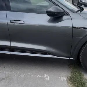 Дверка передня права ліва Audi E tron Ауді е трон передняя правая LZ7S