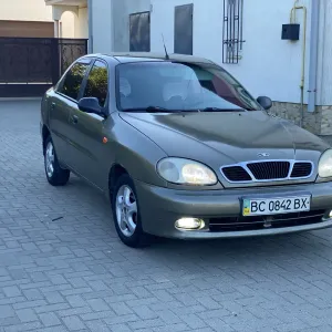 Продам  хорошу автівку в гаронму стані
