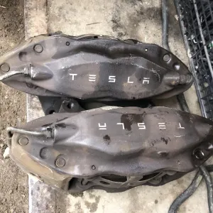 Супорт гальмівний Tesla model S 3
