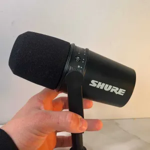 Студійний мікрофон SHURE MV7 XLR