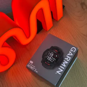 Garmin Instinct 3 50 mm Solar Black with Charcoal Band	010-02935-00