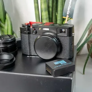Fujifilm 100v + Fujifilm WCL-X100 Black II Коробка гарний стан
