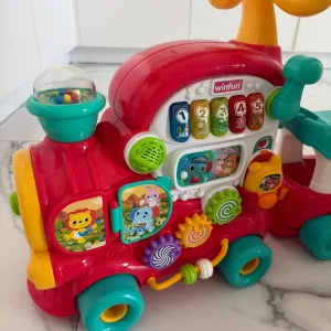 Продам дитячий ігровий центр, паровозик, толокар від WinFan, 4 в 1