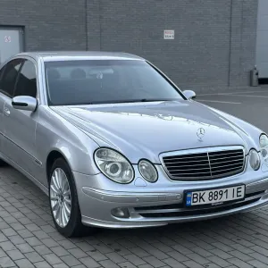 Mercedes Benz 211