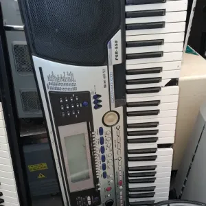 Электросинтезатор YAMAHA  QS 300 . DX 100 . PSS 31 . PSR110 . PSR 77