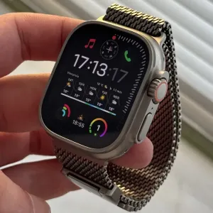 Apple Watch Ultra 3 49mm Natural Titanium + Natural Titanium Milanese Loop
