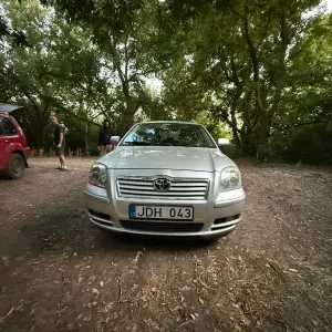 Автомобіль Тойота авенсіс 2.2