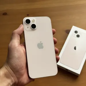 iPhone 13 рожевого кольору на 128гб