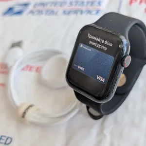 Справні без блокувань акб 91% Apple Watch SE 2 44 2 nd gen з США з захисним склом 3D
