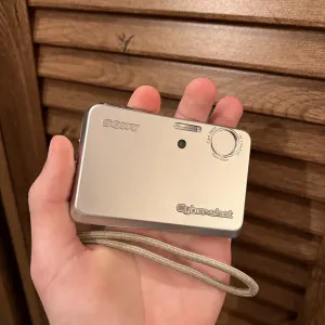 Колекційний цифровий фотоапарат Sony Cyber-shot DSC-T3 Silver (CCD / Full Set / Y2K) Рідкість!
