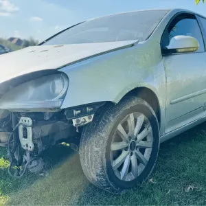 Продам Volkswagen Golf 5 2004 рік, 1.6 Бензин після ДТП!