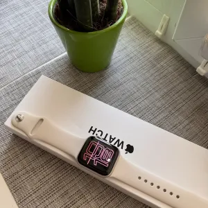 Apple watch se 3 гарантія майже нові