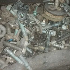 Болти гайки насипом на кг для авто оригінал б/в