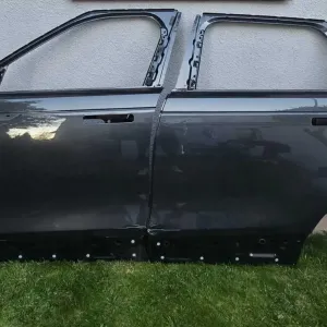 Двері Range Rover Velar L560 передні або задні праві ліві разборка