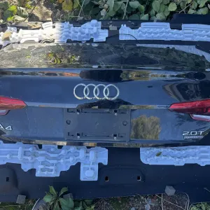 Audi a4 b9 Кришка багажника Audi A4 B9 17-19