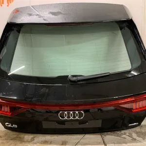 AUDI Q8 4M8 Кришка багажника