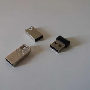 Короткі юсб флешки зручно в машину для музики usb