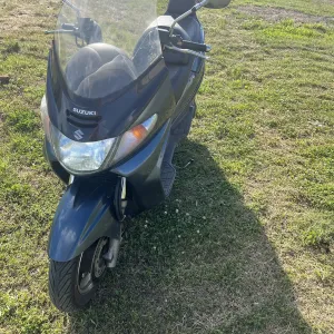 Продається мотоцикл Suzuki Skywawe 400. Торг присутній.