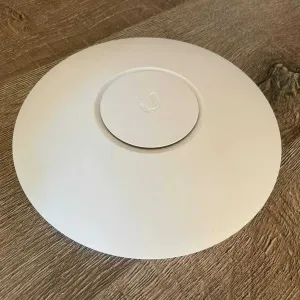 Точка доступа Ubiquiti UniFi AP Long Range (UAP-LR) WI-FI