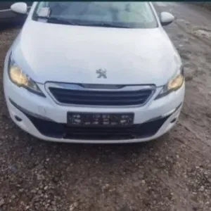 Peugeot 308 t9  двері.
