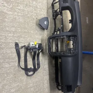 Торпеда Airbag панель приборів безпека  ремні vw Jetta Golf 5