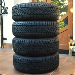 Зимові шини комплект GoodYear UlraGrip Performance+ SUV 215/65 R17