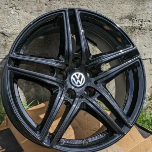Чорні диски R17 Audi VW Volkswagen Golf 7 Passat B8 Alltrack Tiguan