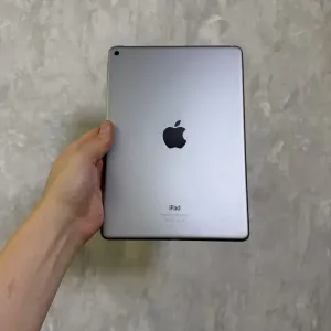 Продам iPad Air 2 на 64 ГБ, версія Wi-Fi.