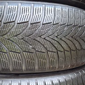 Зимовий   Nexen 225 55 R17 протектор 90%