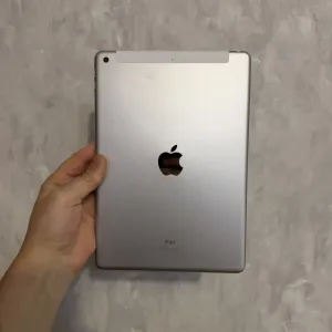 Продам Apple iPad 9 на 64 GB, версія LTE + Wi-Fi.