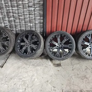 Диски рест с резиной R22/285/35.Nissan R51 и D40.