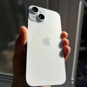 Iphone 15, 93% батарея