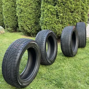 Зимова резина 225/55 R 18