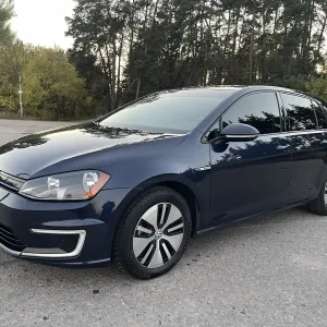 Продам Volkswagen e-Golf  2016