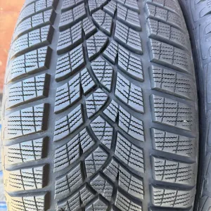 235/50/19 R19 Goodyear UltraGrip Performance+ зима 2 шт ціна за 1 шт