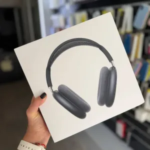 AirPods Max USB-C Midnight MWW43. New