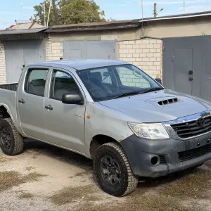 Продам пикап Toyota Hilux 4x4 2012 год возможен обмен