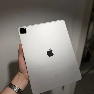 Apple iPad Pro 12.9 4 Gen 1 терабайт WiFi silver  гарантія, великий обєм памяті  120 герц екран