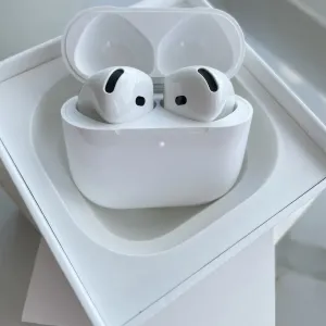 НОВІ Open Box Apple AirPods 4 (MXP63LL/A)