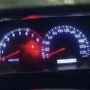 Приборка панель приладів Тойота Корола Е120 1.6 бензин автомат Toyota Corolla E120 3zz fe акпп панель приладів тазометр