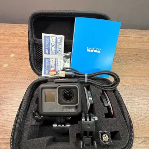 Екшн-камера GoPro Hero 5 б/у, з рамкою та кейсом + 64гб флешка